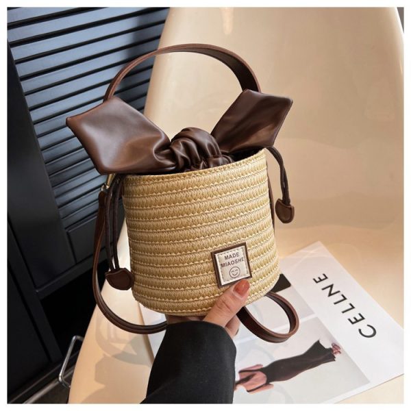 کیف استوانه‌ ای زنانه حصیری
